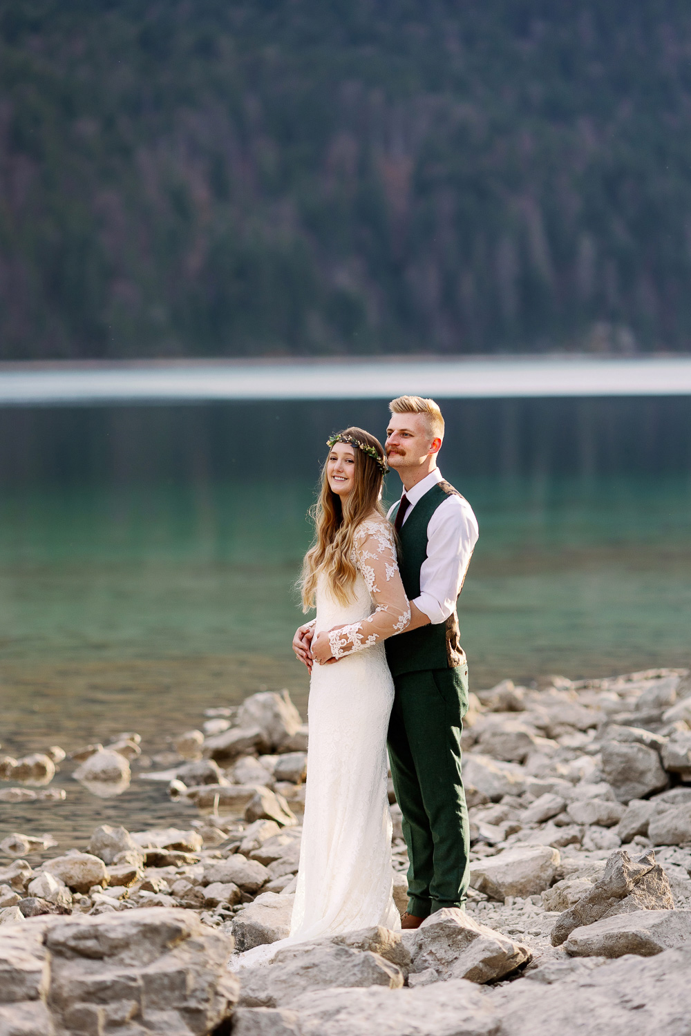 Mehr über den Artikel erfahren Elopement on Eibsee lake